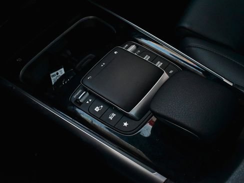 Used 2023 Mercedes-Benz EQB 300 4MATIC image 39