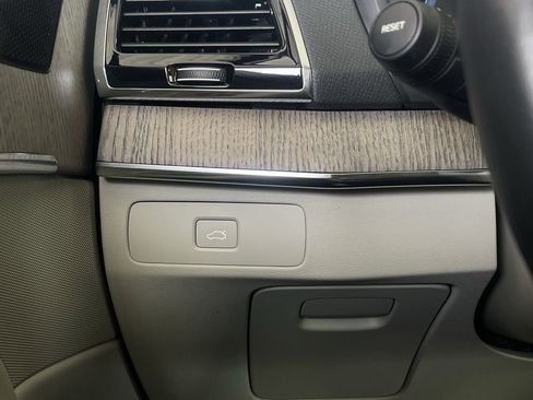 Used 2023 Volvo XC90 B6 Plus image 18