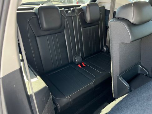 Certified 2024 Volkswagen Tiguan SE image 16