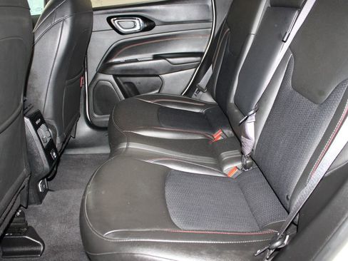 Used 2025 Jeep Compass Trailhawk image 21