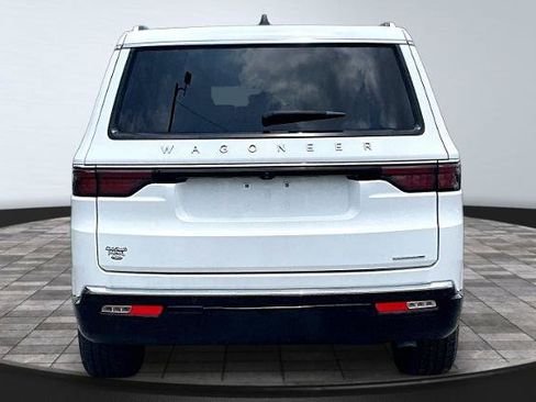 Used 2024 Jeep Wagoneer Series II w/ Flexible Seating Group AWD/4WD image 4