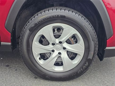 Used 2020 Toyota RAV4 LE image 9