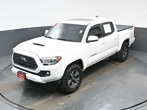 Used 2018 Toyota Tacoma TRD Sport image 36