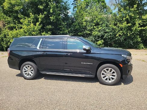 Used 2023 Chevrolet Suburban Premier AWD/4WD image 8