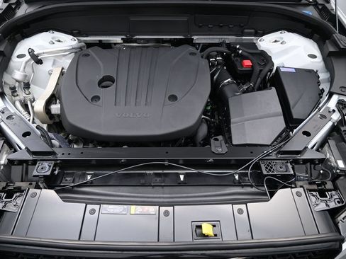 Certified 2023 Volvo XC60 B5 Plus w/ Climate Package AWD/4WD image 12