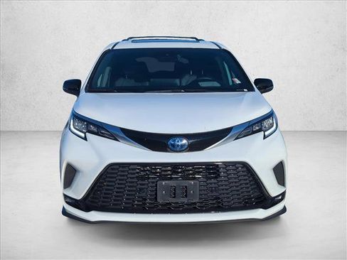 Used 2024 Toyota Sienna XSE w/ XSE Premium Package image 2
