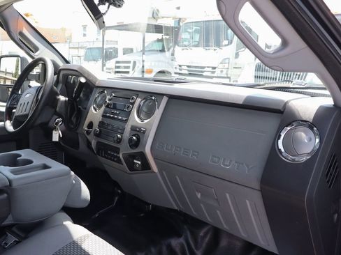 Used 2015 Ford F550 4x4 Regular Cab Super Duty image 37