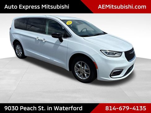 Used 2024 Chrysler Pacifica Touring-L FWD image 1