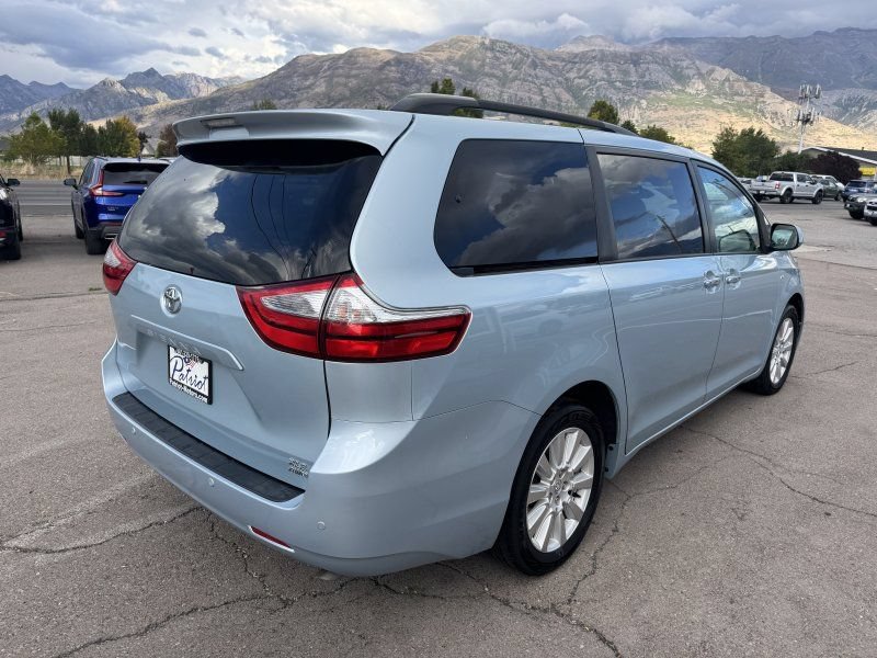Used 2017 Toyota Sienna XLE Premium AWD/4WD image 5