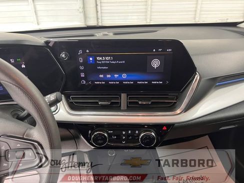 Used 2025 Chevrolet Trax LT FWD image 42