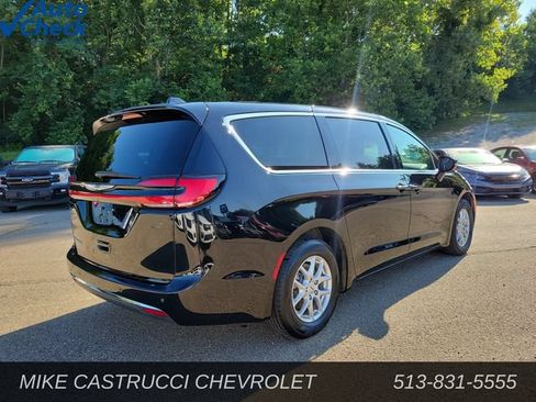 Used 2025 Chrysler Pacifica Select FWD image 5