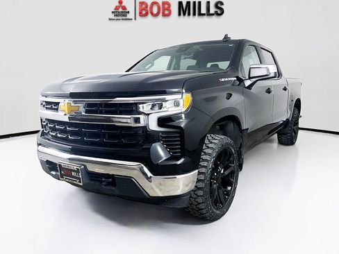 Used 2023 Chevrolet Silverado 1500 LT w/ Protection Package AWD/4WD image 3