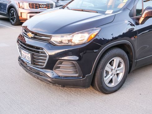 Used 2022 Chevrolet Trax LS w/ Tint and Cruise Package FWD image 11