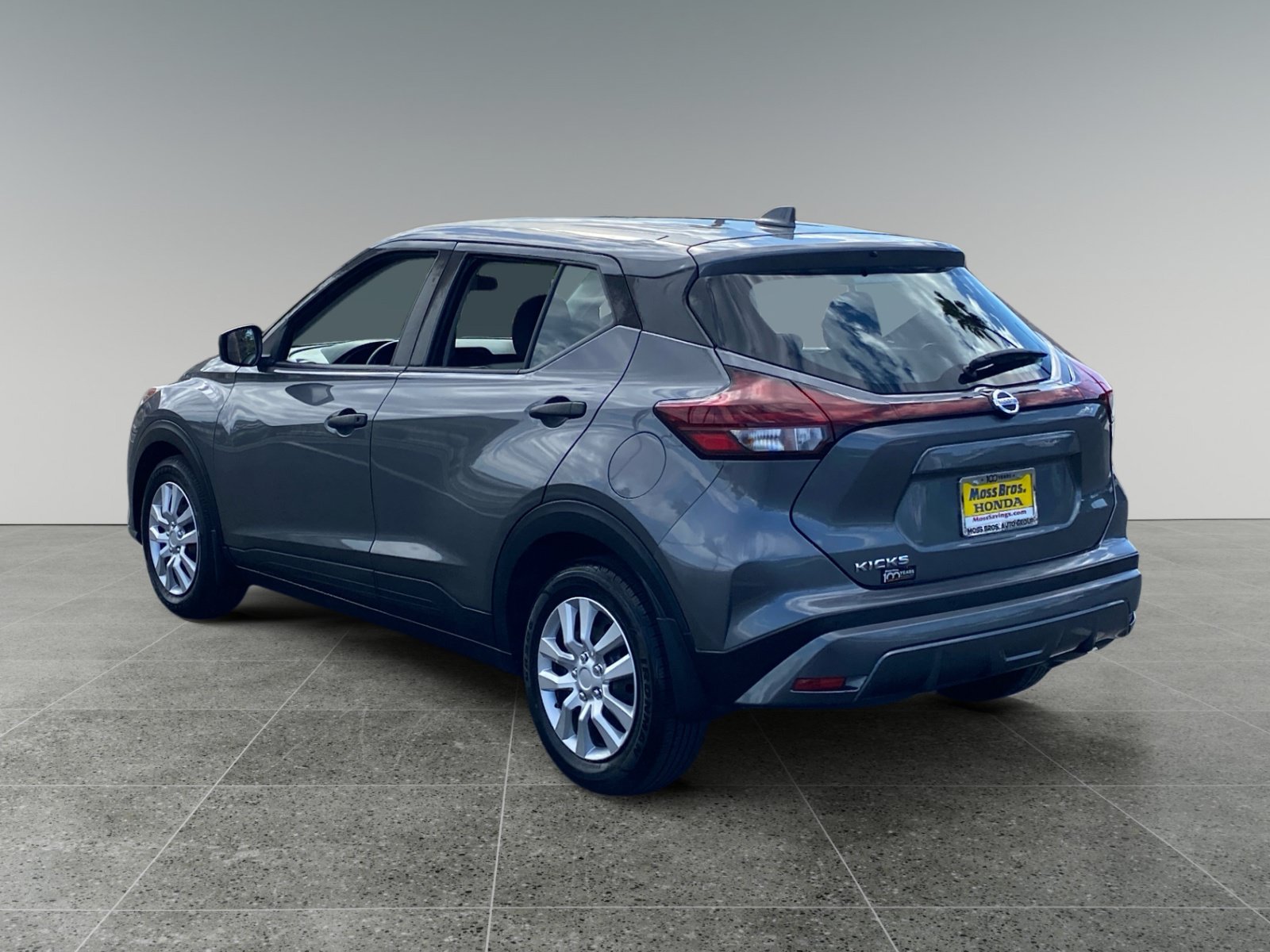 Used 2021 Nissan Kicks S FWD image 3