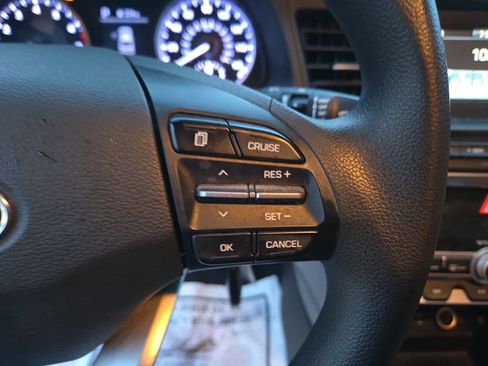 Used 2020 Hyundai Elantra SE image 18