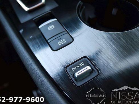 Certified 2024 Nissan Rogue SL FWD image 22