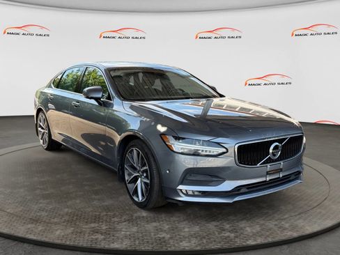 Used 2018 Volvo S90 T5 Momentum w/ Convenience Package FWD image 5