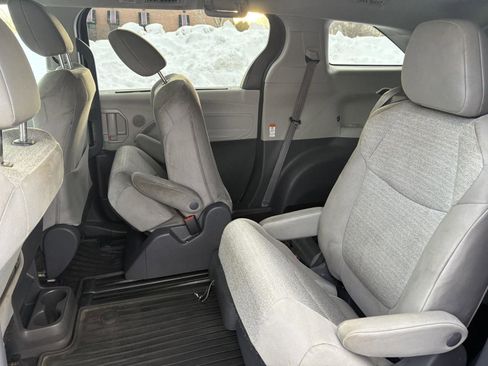 Used 2021 Toyota Sienna LE image 23