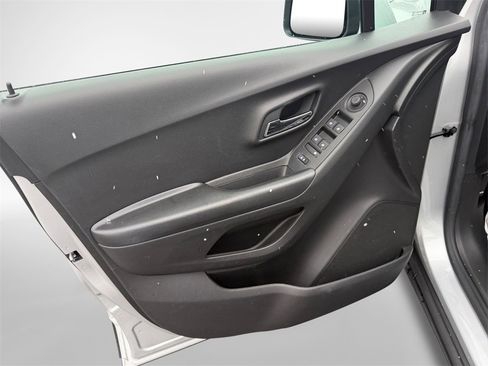 Certified 2022 Chevrolet Trax LT w/ Driver Confidence Package image 14