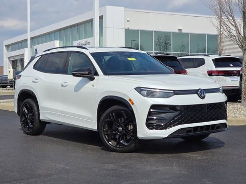 Certified 2025 Volkswagen Tiguan SE R-Line AWD/4WD image 2