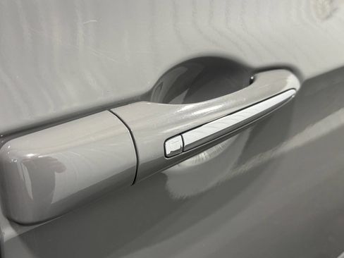 Used 2023 Chrysler Pacifica Limited FWD image 10