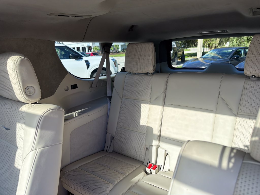 Used 2025 Cadillac Escalade ESV Sport Platinum w/ LPO, Floor Liner Package AWD/4WD image 34