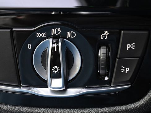 Used 2023 BMW 540i w/ Convenience Package image 26