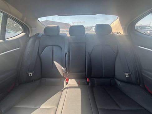 Used 2025 Genesis G70 2.5T AWD/4WD image 37