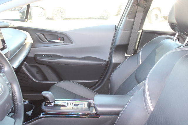 Used 2024 Toyota Prius XLE FWD image 30