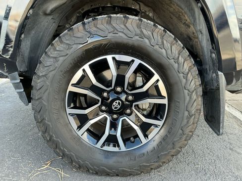 Used 2020 Toyota Tacoma TRD Sport w/ Technology Package image 26