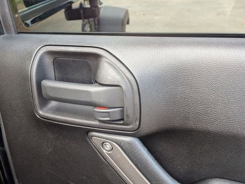 Used 2011 Jeep Wrangler Unlimited Sport image 31