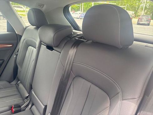 Used 2023 Audi Q5 2.0T Premium w/ Convenience Package AWD/4WD image 19