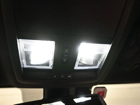 Used 2020 Dodge Challenger SRT Hellcat image 39