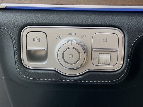 Used 2025 Mercedes-Benz GLE 450 4MATIC image 10