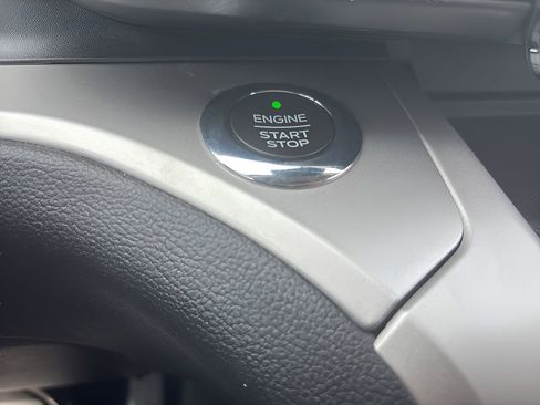 Used 2021 Ford Explorer XLT image 29