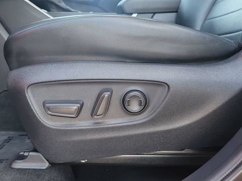 Used 2022 Toyota Highlander XLE FWD image 16