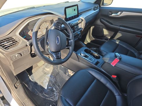 Used 2022 Ford Escape SEL image 9