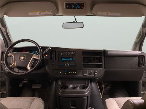 Used 2017 Chevrolet Express 3500 LS RWD image 12