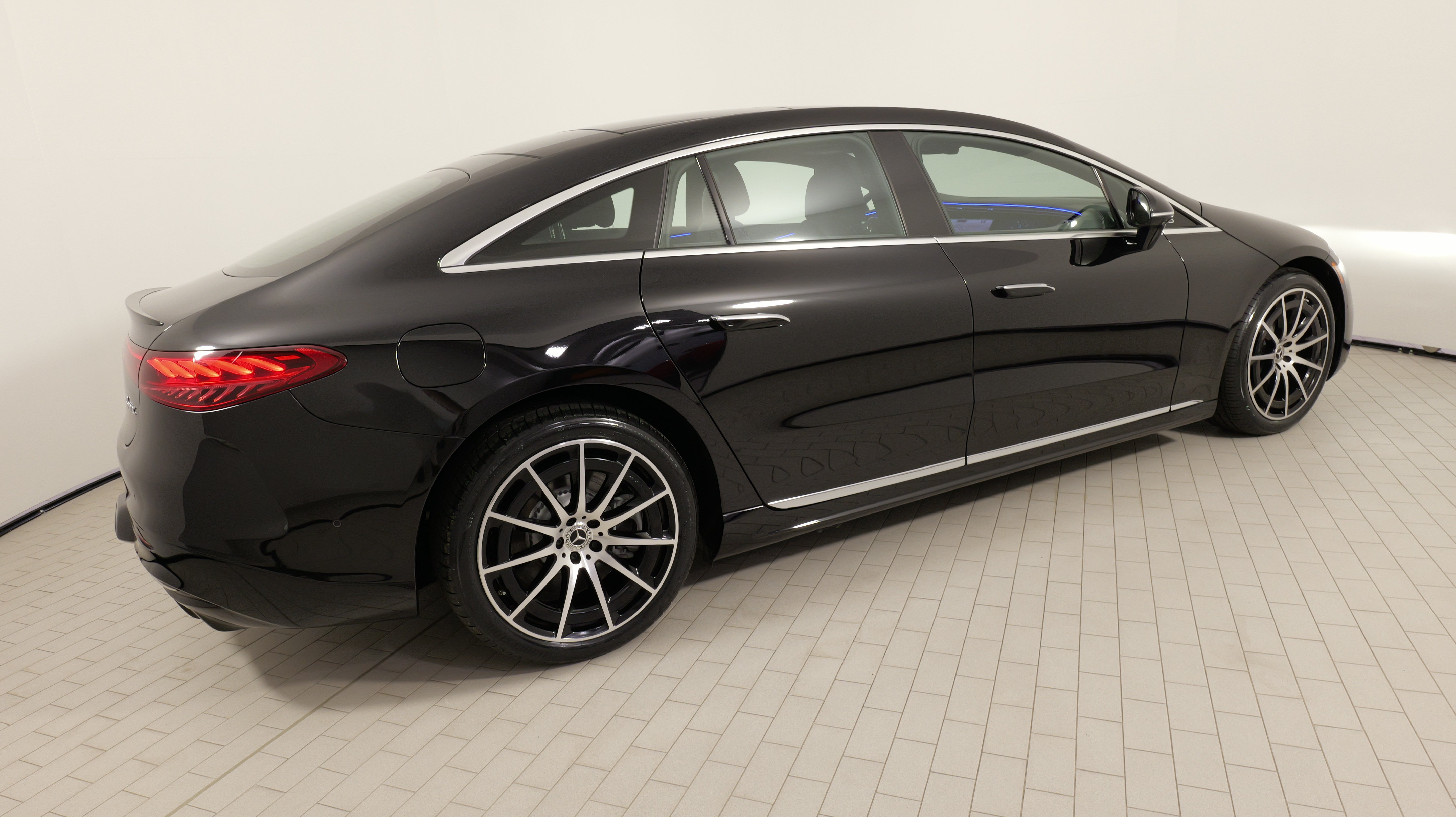 Used 2023 Mercedes-Benz EQS 580 4MATIC Sedan image 11
