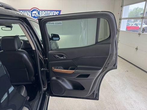 Used 2019 GMC Acadia Denali w/ Technology Package AWD/4WD image 34