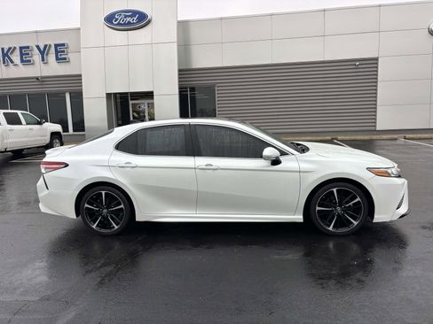 Used 2018 Toyota Camry XSE image 10