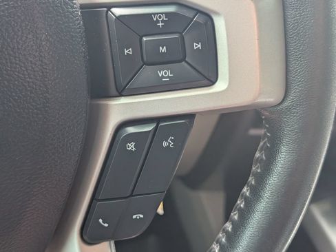 Used 2017 Ford F250 XLT w/ XLT Premium Package AWD/4WD image 13