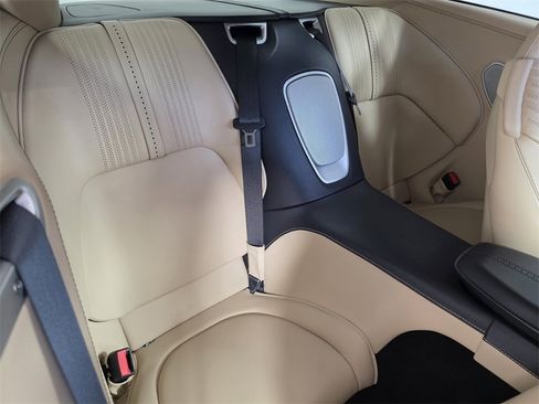 Used 2023 Aston Martin DB11 Coupe image 25