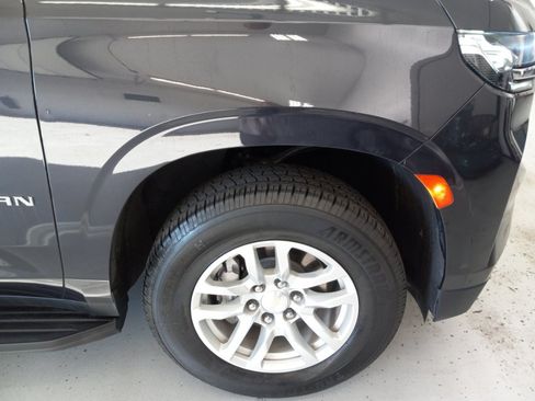 Used 2023 Chevrolet Suburban LT AWD/4WD image 3