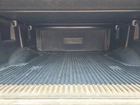 Used 2019 Nissan Titan SV w/ SV Convenience Package RWD image 14