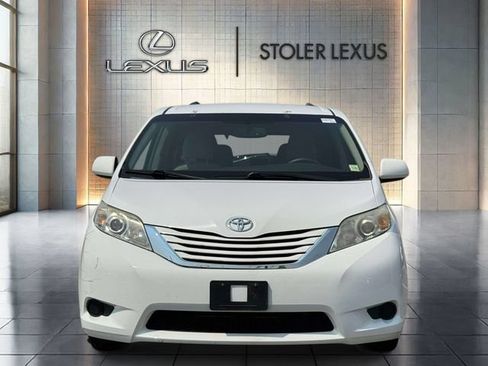 Used 2015 Toyota Sienna LE FWD image 2