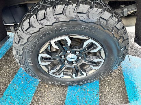 Used 2022 Chevrolet Silverado 1500 ZR2 w/ Technology Package image 39