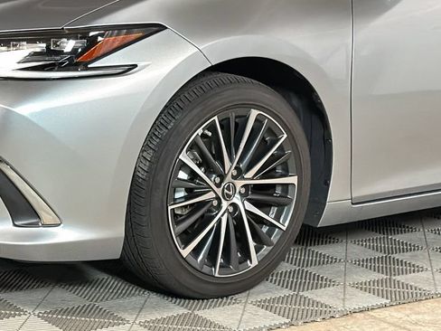 Certified 2025 Lexus ES 300h w/ Premium Package FWD image 4