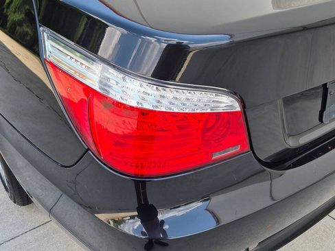 Used 2010 BMW 528i Sedan RWD image 16