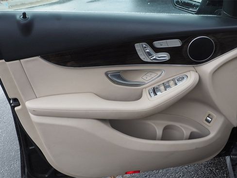 Used 2017 Mercedes-Benz GLC 300 4MATIC image 14